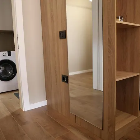 Bright 1br Location Quiet *